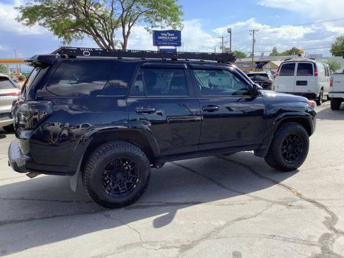 Used 2022 Toyota 4Runner TRD Off-Road Premium AWD/4WD image 13