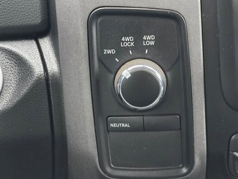 Used 2017 RAM 2500 Tradesman w/ Chrome Appearance Group image 16