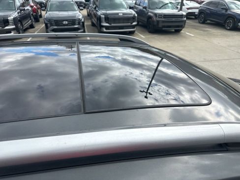 Used 2017 Ford Escape Titanium image 6