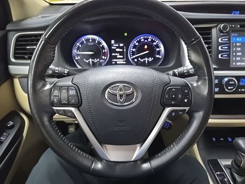 Used 2017 Toyota Highlander XLE AWD/4WD image 22