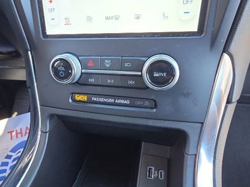 Certified 2022 Ford Edge Titanium image 5