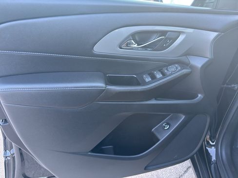 Used 2023 Chevrolet Traverse LT image 14