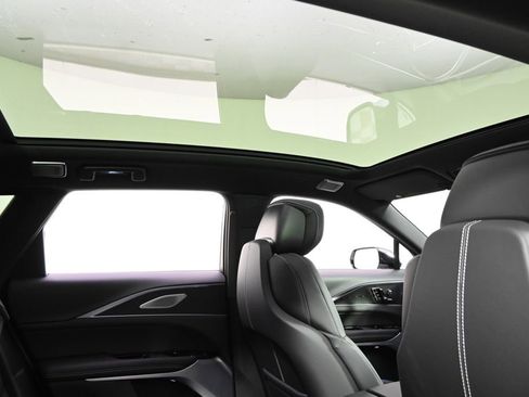 New 2026 Cadillac Lyriq Signature Sport w/ LPO, Floor Liner Package image 17