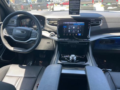New 2025 Jeep Wagoneer L Series II AWD/4WD image 18