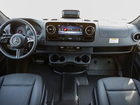 New 2025 Mercedes-Benz Sprinter 2500 image 10