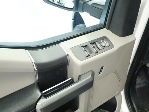 Used 2016 Ford F150 XLT w/ Heavy-Duty Payload Package AWD/4WD image 32