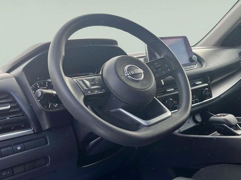 Used 2023 Nissan Rogue SV image 14