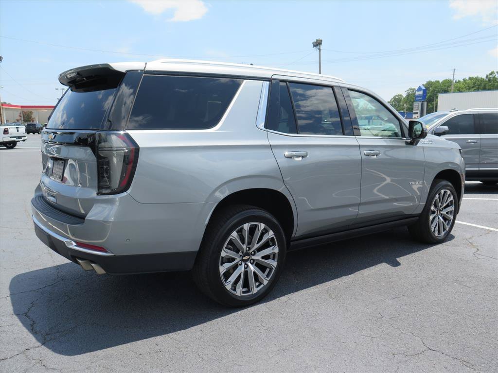 Used 2025 Chevrolet Tahoe High Country AWD/4WD image 3