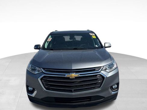 Used 2021 Chevrolet Traverse LT w/ LT Premium Package image 2