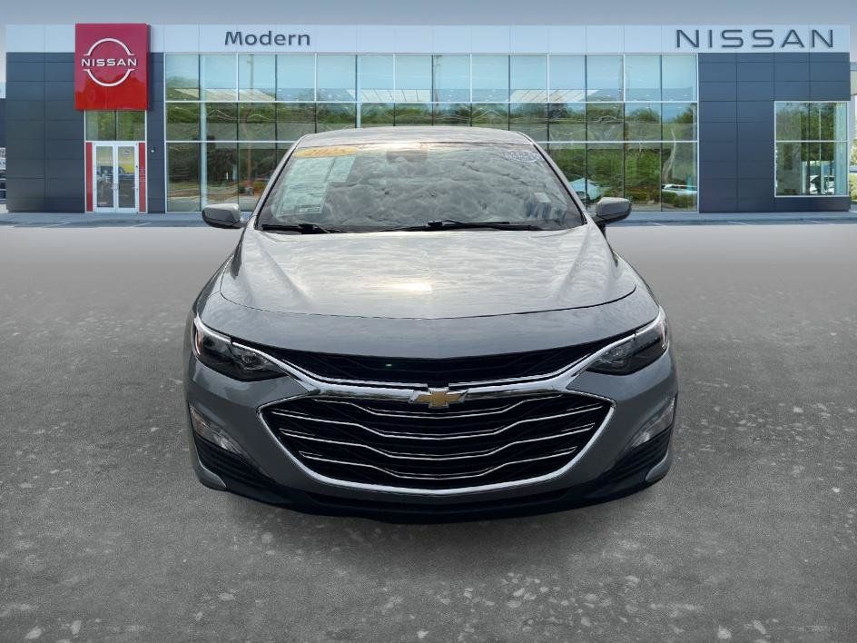 Used 2025 Chevrolet Malibu LT FWD image 2