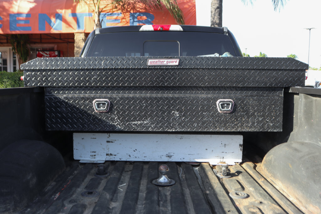 Used 2017 Ford F350 Platinum w/ Platinum Ultimate Package AWD/4WD image 9