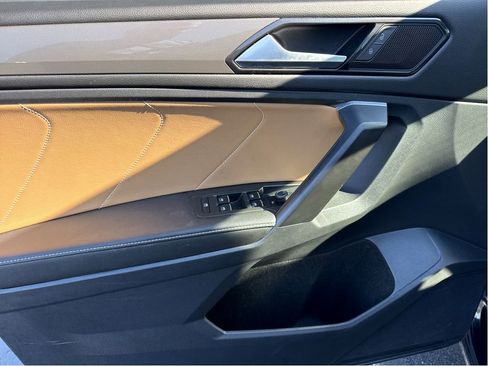 Used 2023 Volkswagen Tiguan SE image 11