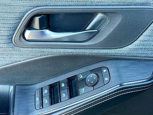 Used 2023 Nissan Rogue SV image 18