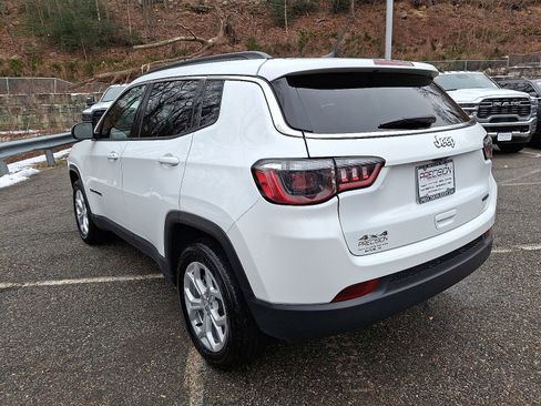 Used 2024 Jeep Compass Latitude AWD/4WD image 5