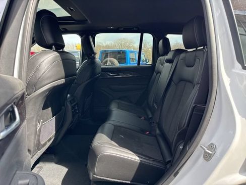 Used 2023 Jeep Grand Cherokee Altitude AWD/4WD image 12