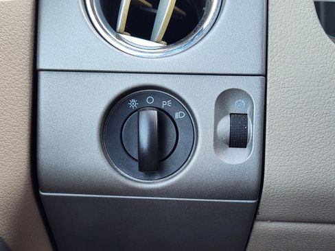 Used 2004 Ford F150 Lariat image 24