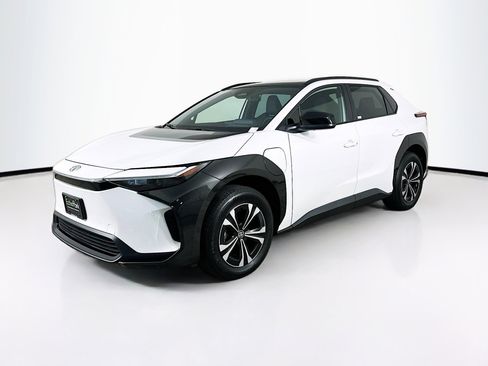 Used 2023 Toyota bZ4X XLE w/ Weather Package image 3