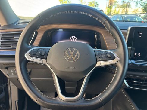 Used 2025 Volkswagen Atlas SE image 28