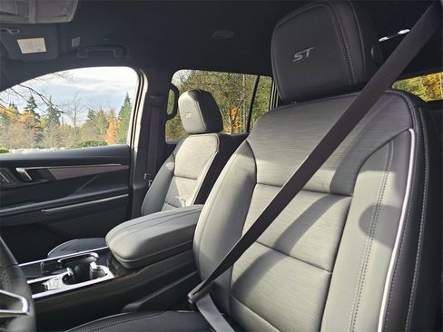 New 2026 Buick Enclave Sport Touring image 25