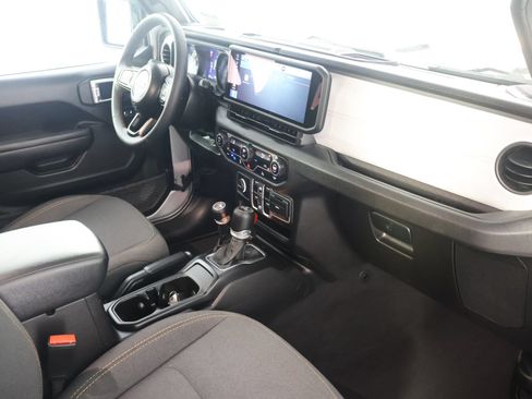 Used 2024 Jeep Wrangler Unlimited AWD/4WD image 43