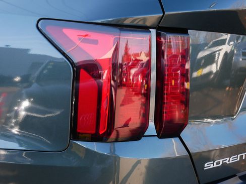 Certified 2023 Kia Sorento X-Line EX image 17