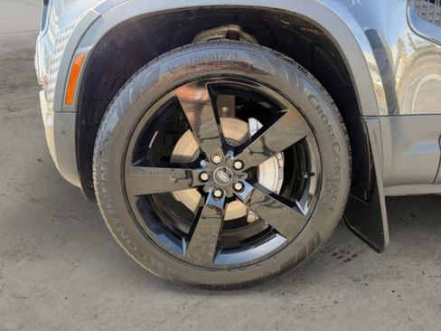 Used 2024 Land Rover Defender 130 S image 10