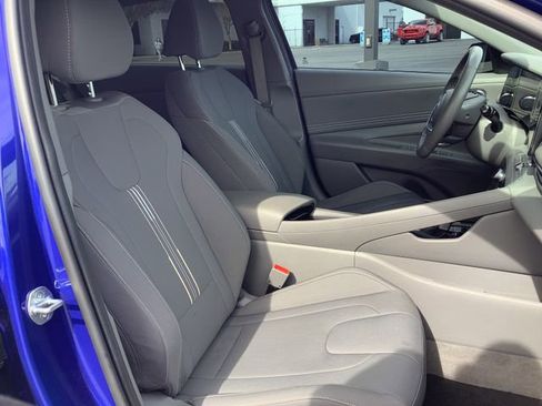 Used 2023 Hyundai Elantra SEL w/ Convenience Package image 35