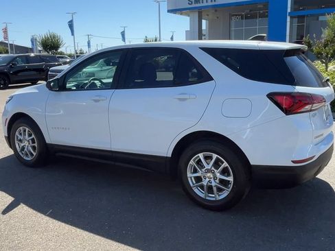 Used 2022 Chevrolet Equinox LS w/ LS Convenience Package FWD image 5