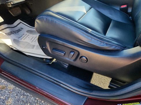 Used 2018 Toyota Highlander XLE image 12