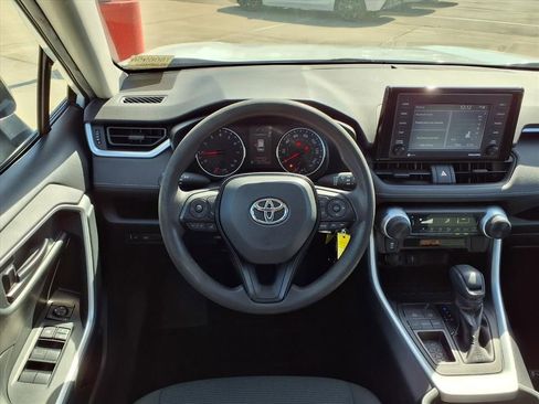 Used 2020 Toyota RAV4 LE image 20
