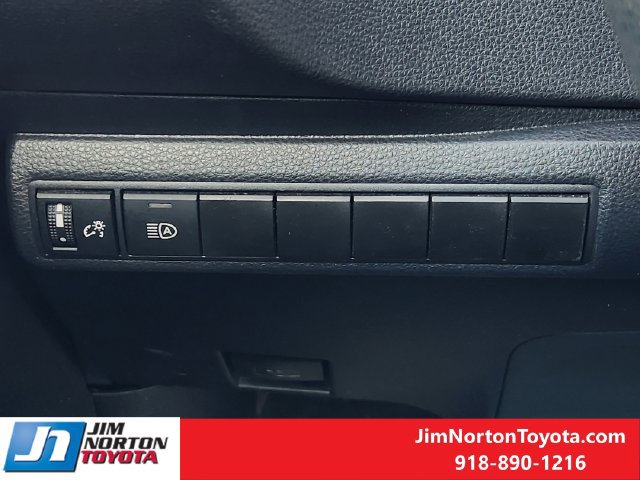 Used 2025 Toyota Corolla LE FWD image 22