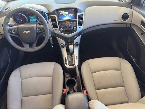 Used 2016 Chevrolet Cruze LT w/ Technology Package image 23