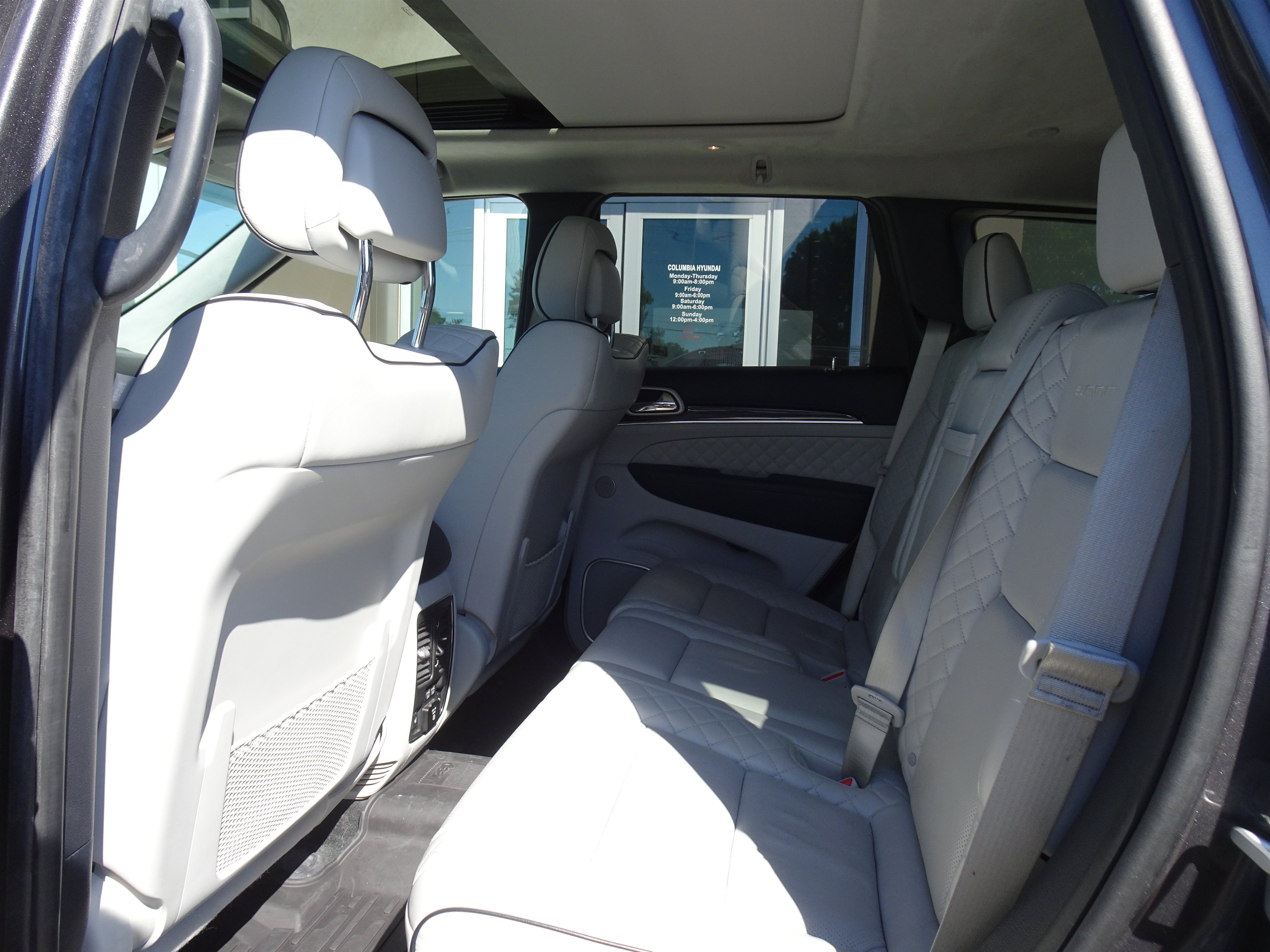Used 2019 Jeep Grand Cherokee Summit AWD/4WD image 16