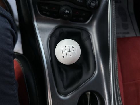 Used 2015 Dodge Challenger SRT w/ Technology Group image 19