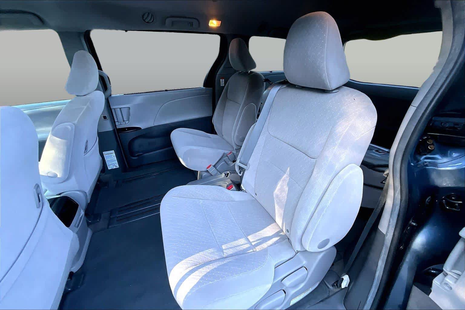 Certified 2017 Toyota Sienna LE FWD image 19