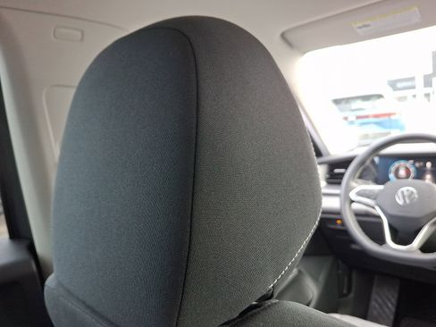 Certified 2025 Volkswagen Tiguan S image 9