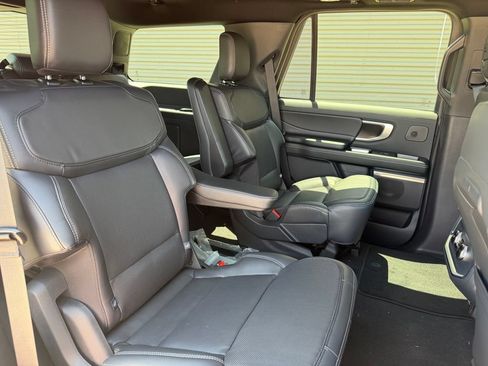 New 2027 Ford Expedition Platinum w/ Stealth Appearance Package AWD/4WD image 13