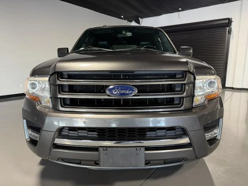 Used 2017 Ford Expedition Limited w/ Equipment Group 301A RWD image 2