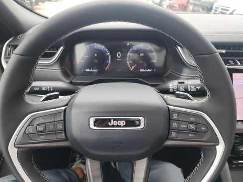 New 2025 Jeep Grand Cherokee Limited w/ Luxury Tech Group II image 19