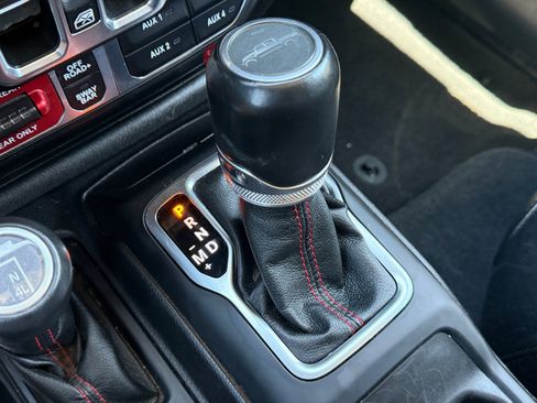Used 2021 Jeep Gladiator Rubicon AWD/4WD image 24