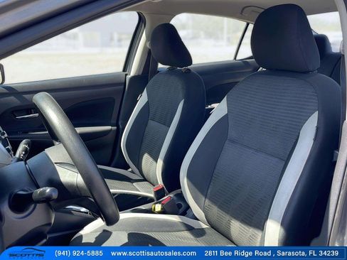 Used 2021 Nissan Versa SV image 2