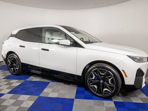 Used 2025 BMW iX xDrive50 AWD/4WD image 4