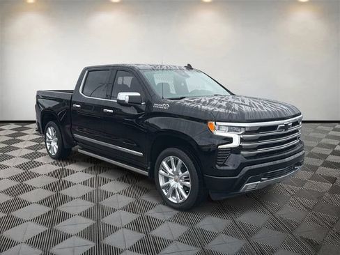 Used 2024 Chevrolet Silverado 1500 High Country w/ Technology Package AWD/4WD image 3