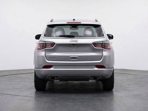 Used 2025 Jeep Compass Latitude AWD/4WD image 7