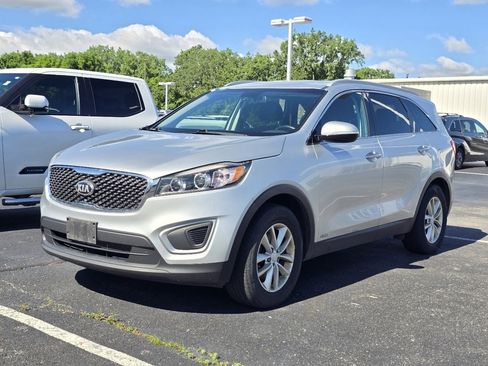 Used 2018 Kia Sorento AWD image 3