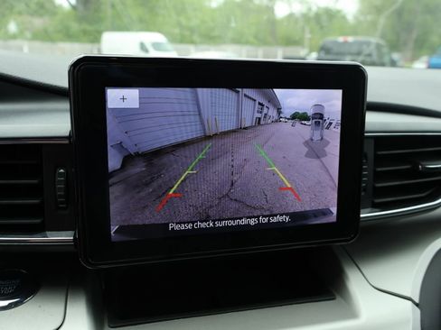 Used 2022 Ford Explorer XLT w/ Equipment Group 202A AWD/4WD image 12