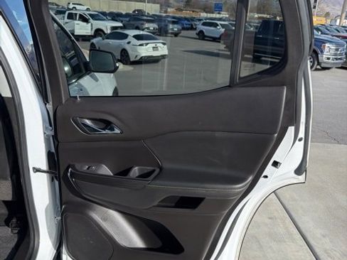 Used 2021 GMC Acadia SLT w/ Elevation Edition image 30