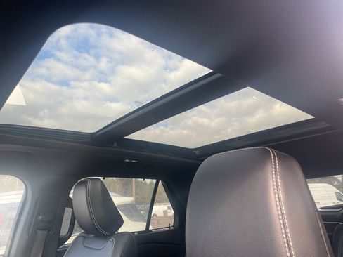 Used 2022 Ford Explorer ST w/ Equipment Group 401A image 9