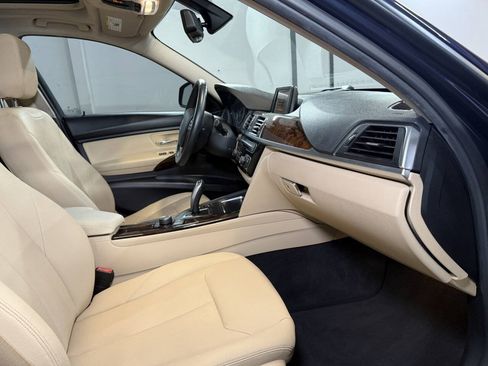 Used 2017 BMW 320i xDrive Sedan AWD/4WD image 7