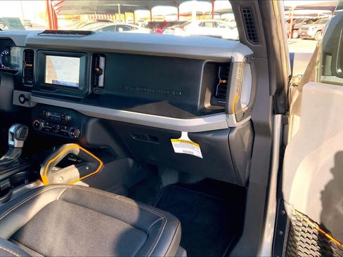 Used 2023 Ford Bronco Badlands image 38